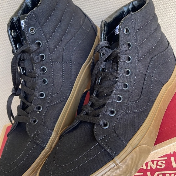 Vans Men’s Sk8-Hi Reissue (Canvas Gum) Black/Lghtgm
VN0A2XSBL0D
Sneakers - Picture 8 of 16